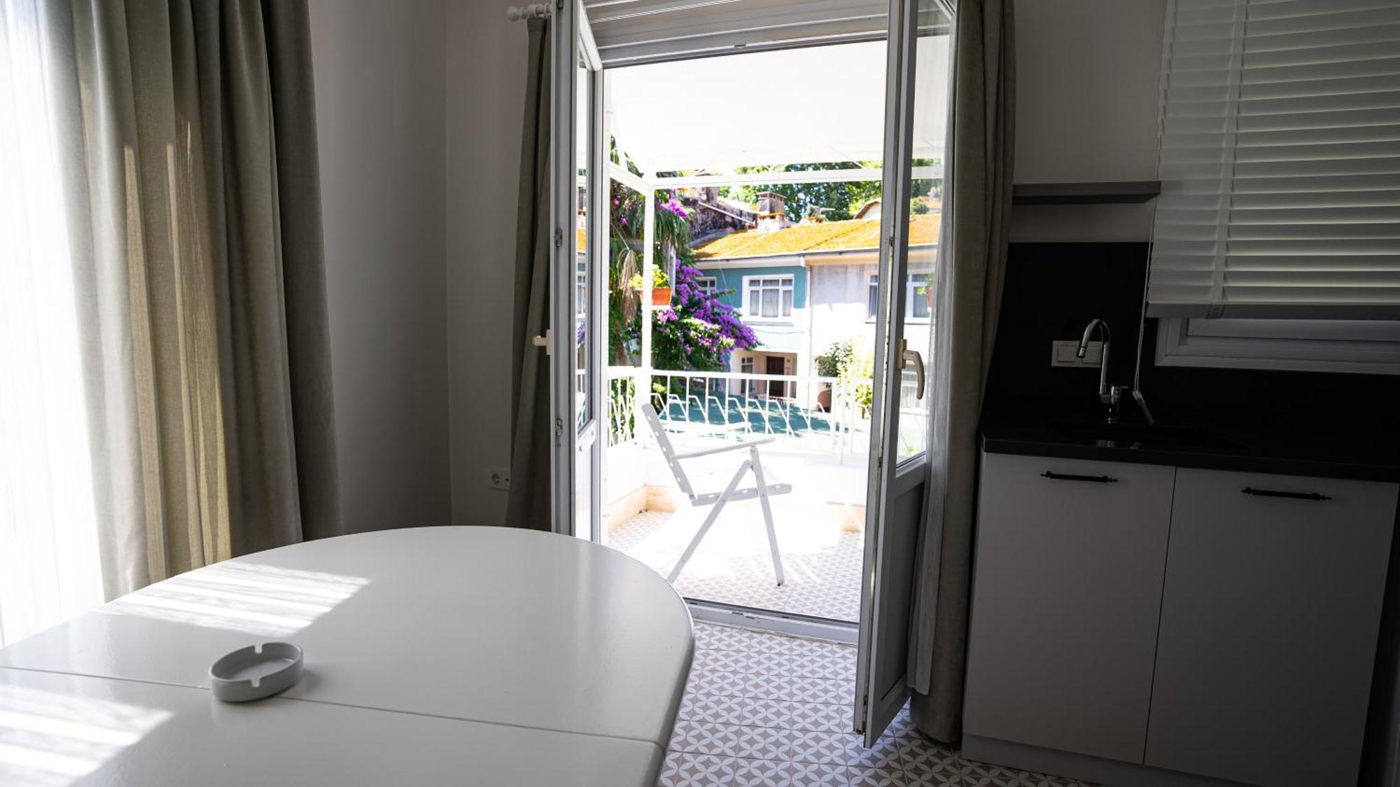 Bueyuekada Ece Apartment