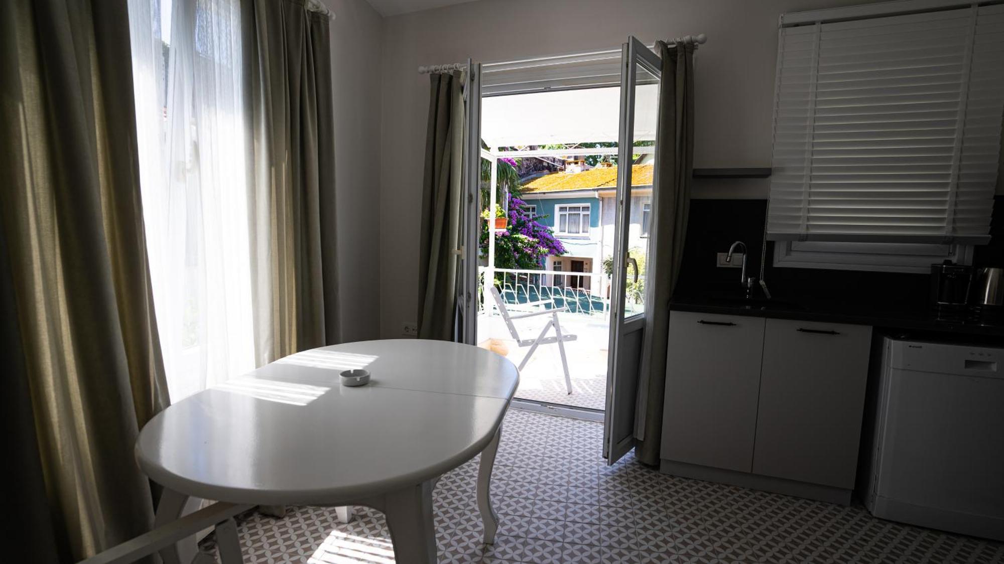 Bueyuekada Ece Apartment Adalar